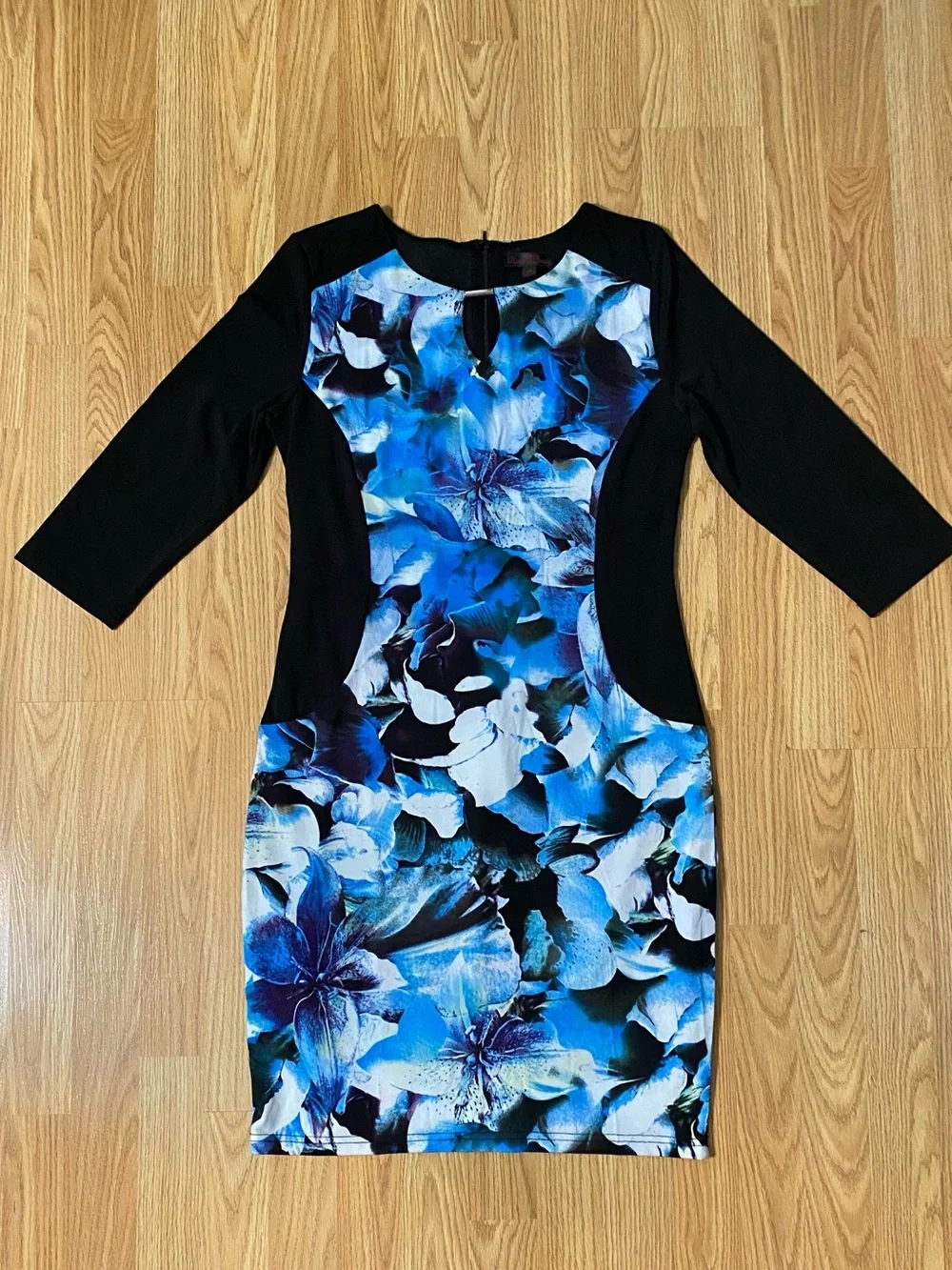 Sz M Rose Burg Blue Floral Dress with Black Side Panels - Picture 3 of 10